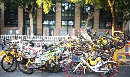 废弃共享单车占道 评论：清理废弃共享单车所产生的成本应当由相关企业来承担