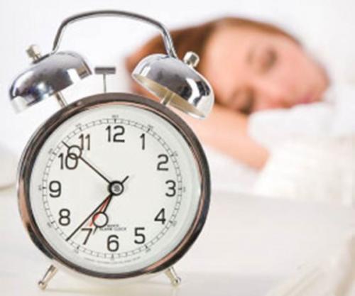 睡得太多或太少的人死亡风险高，睡7小时最好！