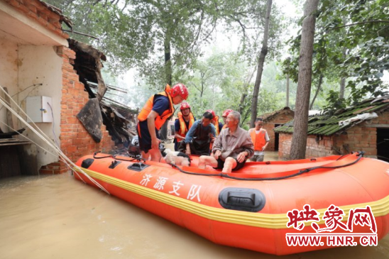 谢谢！济源消防员星夜驰援 洪水中一天营救94名被困群众