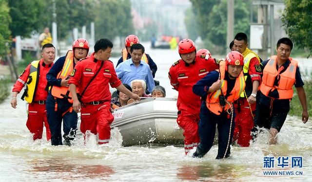 六安市裕安区固镇镇：“孤岛”救援记 转移被洪水围困的群众
