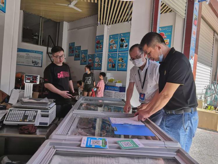 源城区市场监管局开展厄瓜多尔进口南美冻虾专项排查工作 消除安全隐患