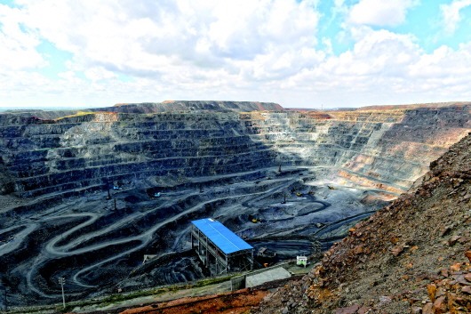 世界最大稀土矿白云鄂博矿 60多年一直被当成铁矿开采