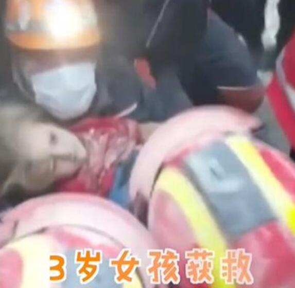 3岁女童地震后被埋65小时奇迹获救 哥哥送医后不治