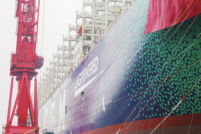 “中国造”绿色环保的“海上巨无霸”交付使用 载重近22万吨